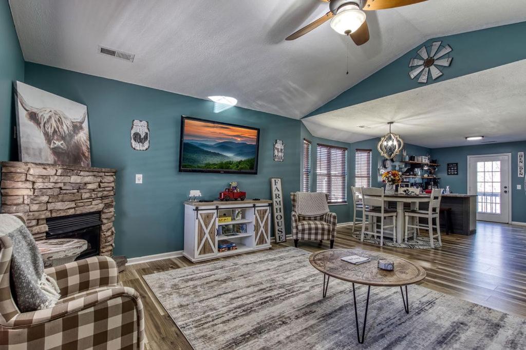 The Mason Jar, Hot Tub, Wifi, 1089 Free Tickets Each Paid Day, Dollywood And More! بيدجن فورج المظهر الخارجي الصورة