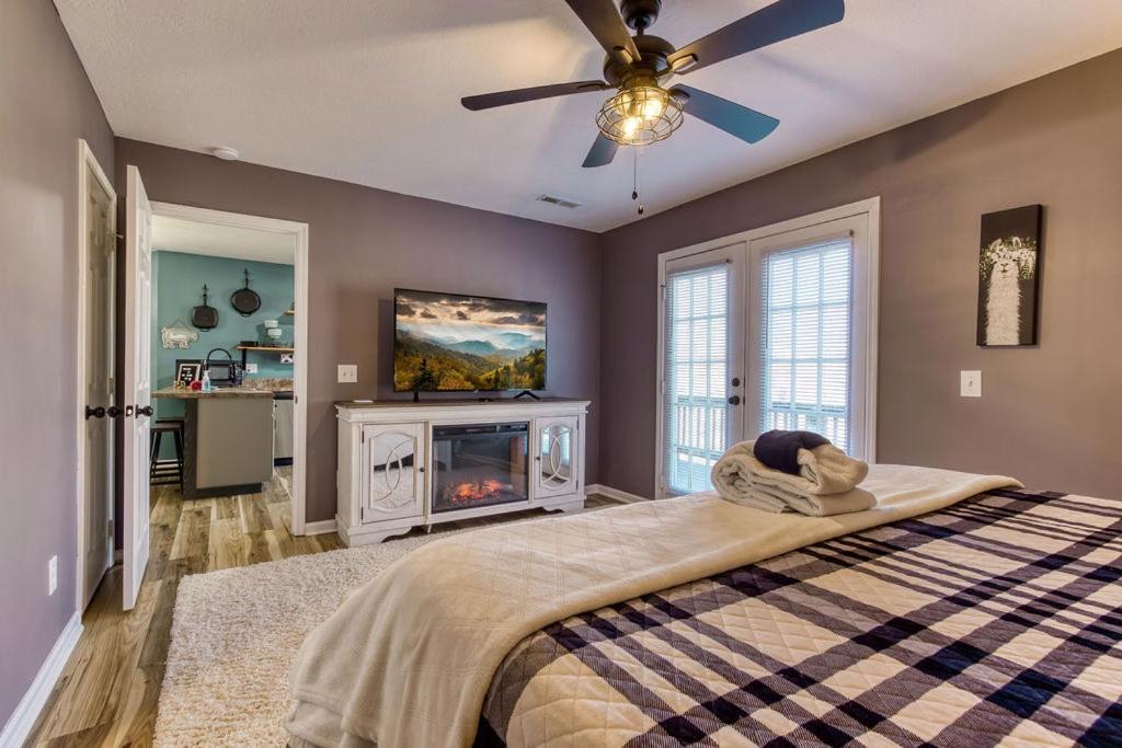 The Mason Jar, Hot Tub, Wifi, 1089 Free Tickets Each Paid Day, Dollywood And More! بيدجن فورج المظهر الخارجي الصورة